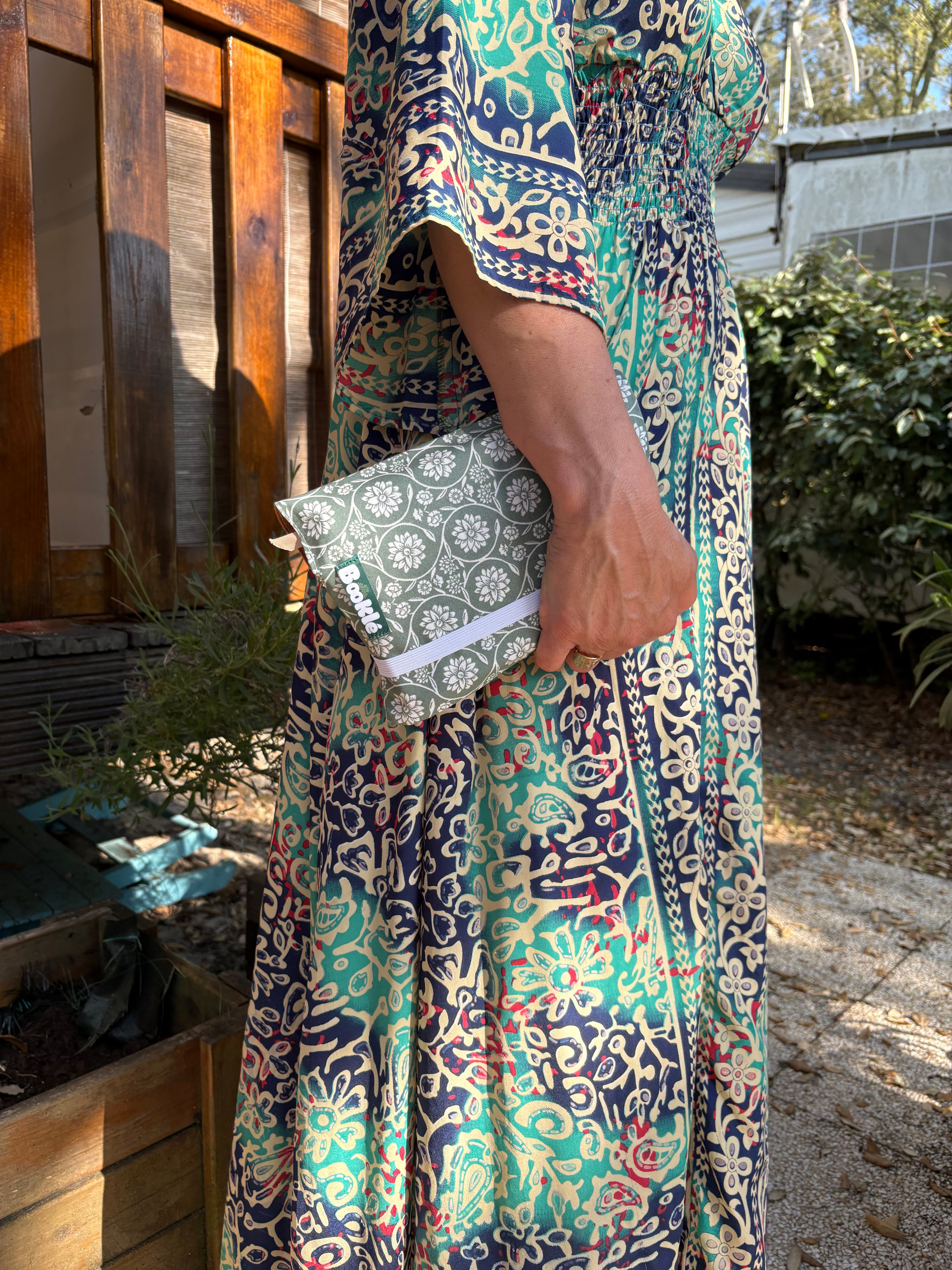 Photo d'une femme qui la couverture cardan