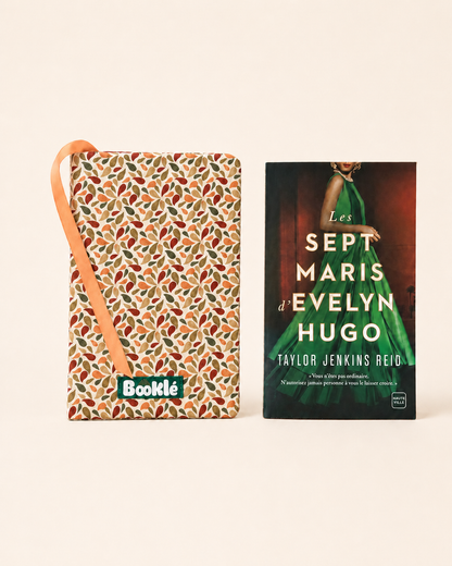 Couverture Evelyn avec livre de poche
